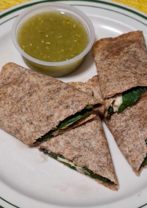Una foto de Burritos de frijoles con espinaca y queso