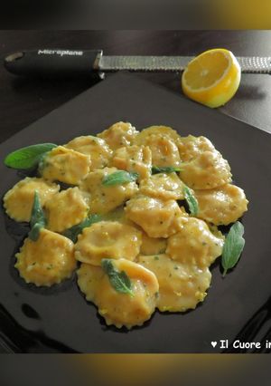 Foto di Ravioli con Muscolo di Grano al "burro", salvia e limone rapè