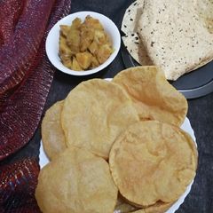 A picture of Potato poori.