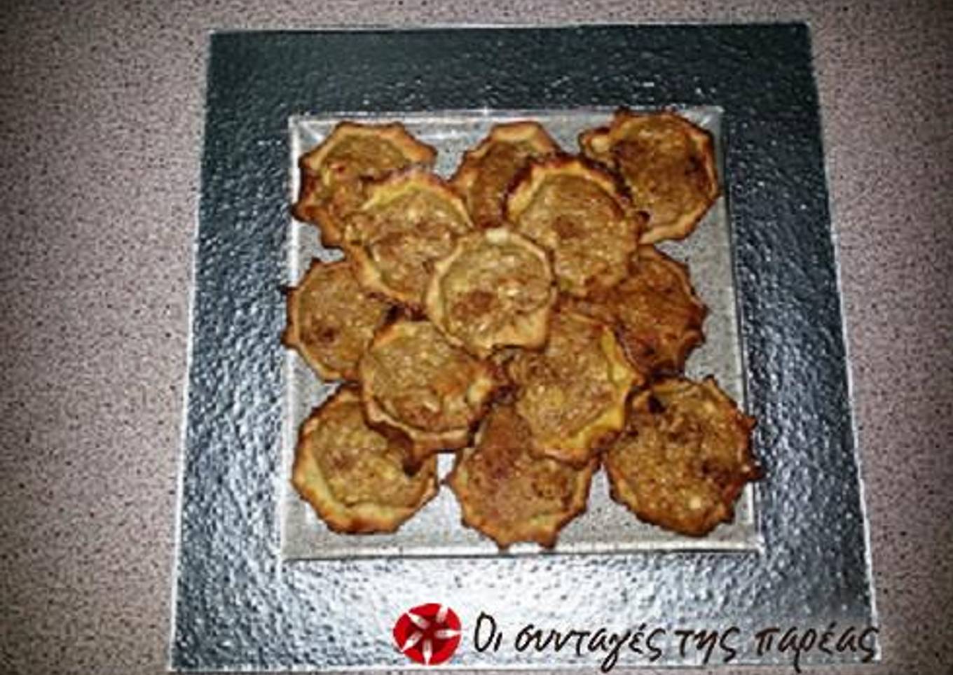 Lyhnarakia (sweet cheese pies) from Chania
