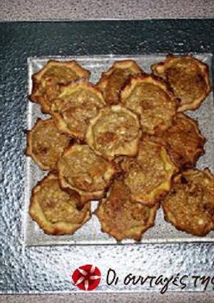 A picture of Lyhnarakia (sweet cheese pies) from Chania.