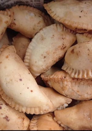 मावे की गुजिया (Mawe ki gujiya recipe in hindi) रेसिपी मुख्य फोटो