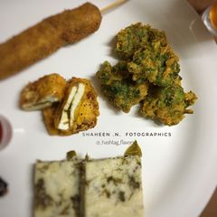 A picture of Palak fritters.