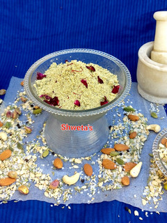 ઠંડાઈ પાવડર (Thandai Powder recipe in Gujarati) રેસીપી મુખ્ય ફોટો