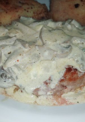 Foto principal de Bife de chorizo con salsa de champiñones y queso roquefort