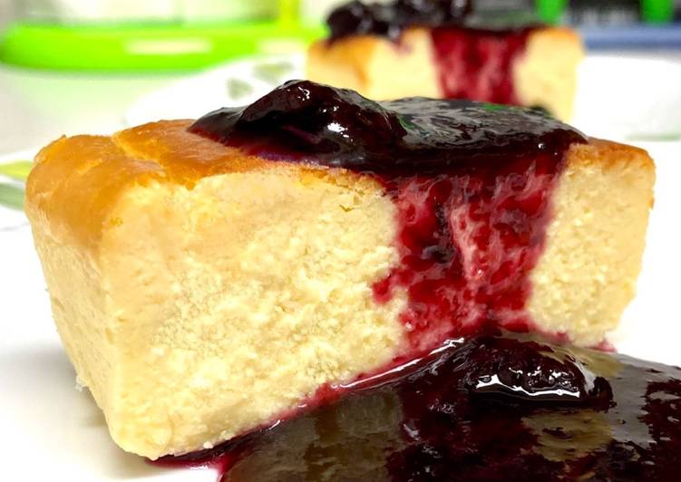 Simple Way to Prepare Quick Baked Cheesecake &amp; Blueberry Wine Sauce