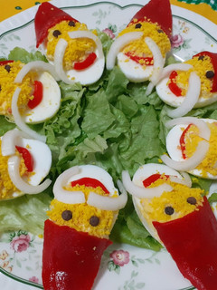 Una foto de Huevos rellenos, receta navideña
