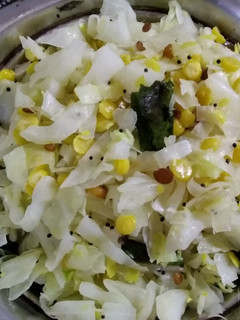 முட்டைக்கோஸ் பொரியல் (Muttaikosh poriyal recipes in tamil) செய்முறை முக்கிய புகைப்படம்