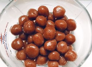 Hình của món Làm trân châu bằng bột sắn dây và milo.