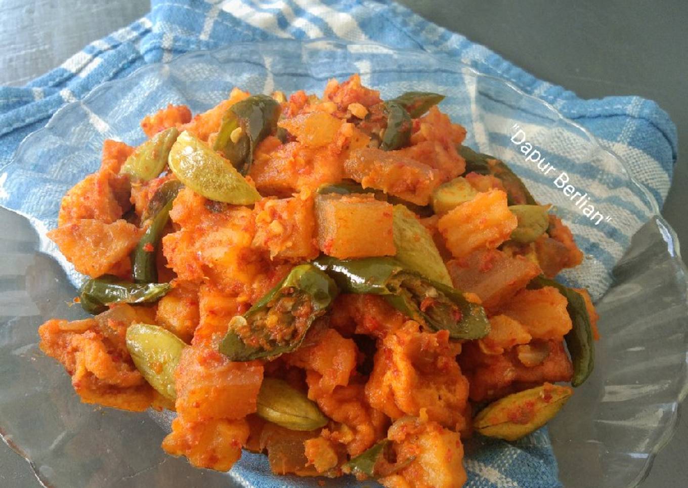 Sambal goreng basah (kentang, tahu, cecek) bumbu dasar merah