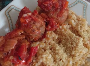 Una foto de Albóndigas veganas con arroz