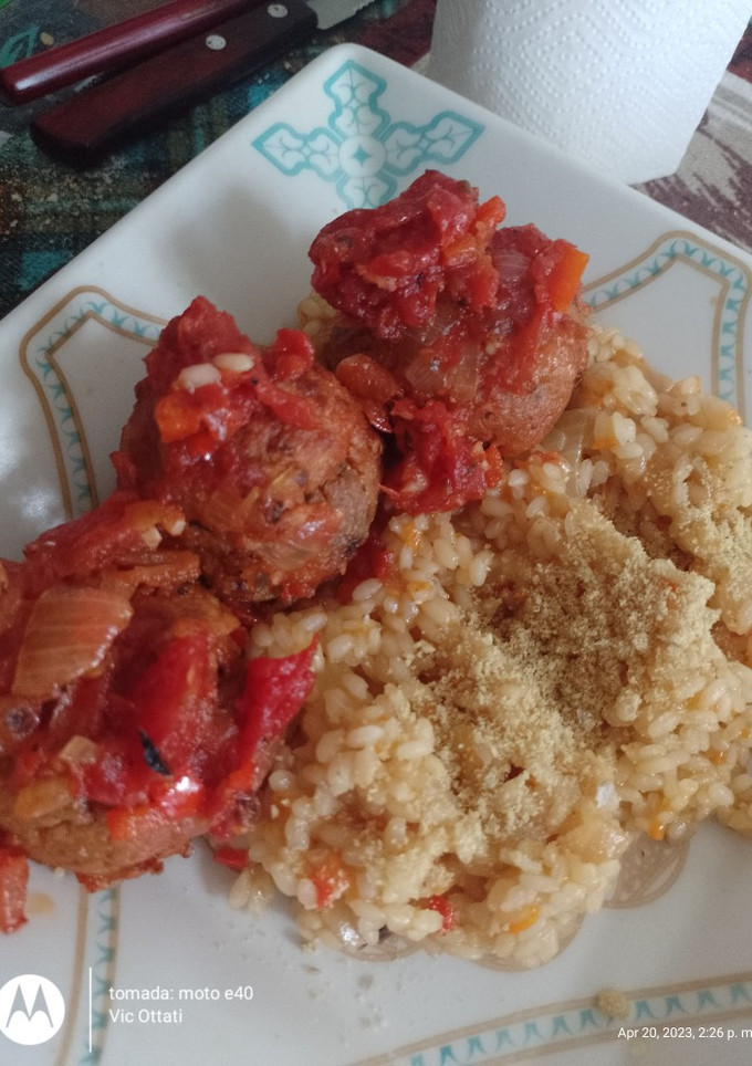 Una foto de Albóndigas veganas con arroz