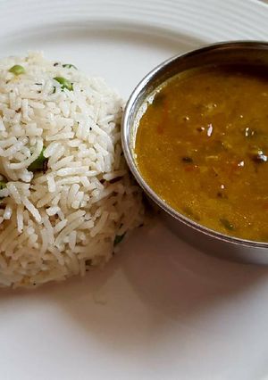 A picture of Yellow Dal served with peas pulao.