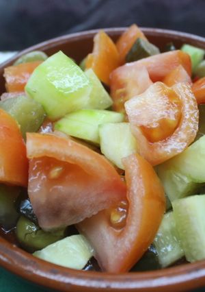Una foto de Mini ensalada de tomate y pepino