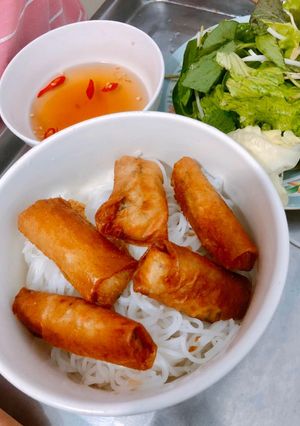 A picture of Vegetarian Spring Roll Noodle Bowl (Bún chả giò chay).