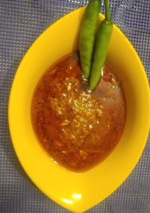 A picture of Lehsun Dahi chutney.