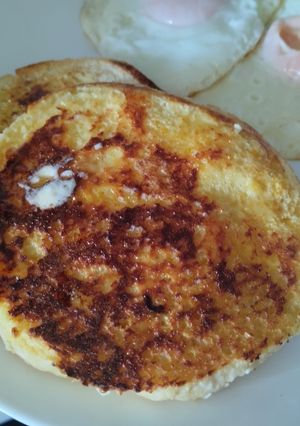 Una foto de Tostadas🧇francesas🥞a mi manera🥯🍯🥛🍳