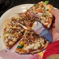 A picture of Pizza.