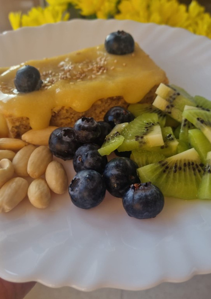 Una foto de Lemonie (brownie de limón) sin gluten ni mantequilla