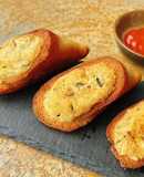 Bánh mì nhồi đậu và bắp chiên giòn