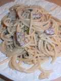 Spaghetti με mascarpone, πράσο και λουκάνικο