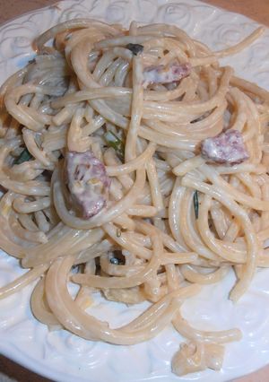 Φωτογραφία της συνταγής Spaghetti με mascarpone, πράσο και λουκάνικο
