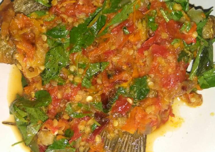 Cara Menyiapkan Ikan mas goreng sambel pecak Anti Gagal!