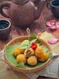 Bola Lemper Goreng isi Ayam Rendang