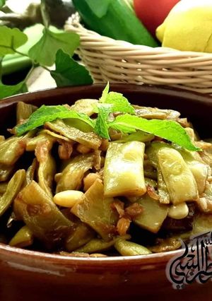 A picture of Green_beans_cooked_in_oil.