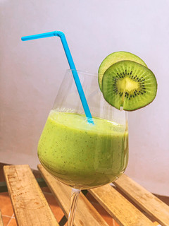 Foto principal de Smoothie manzana y kiwi 🍏🥝🥬