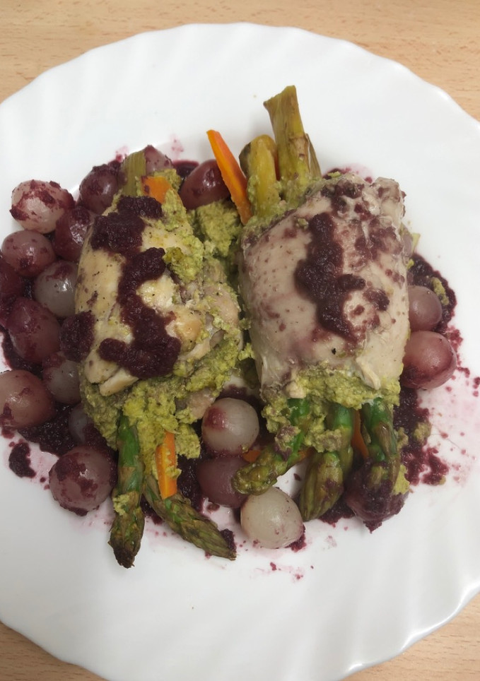Una foto de 247. Rollitos de pechuga con cebollitas (principal carne)