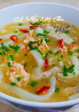 Hình của món Bánh canh bột xắt nấu tôm thịt.