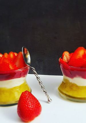 Une photo de °Verrines fraises/rhubarbe°