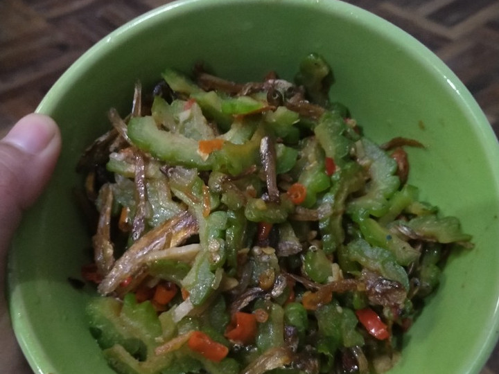 Bagaimana Menyiapkan Oseng Pare + Teri Pedas, Bikin Ngiler