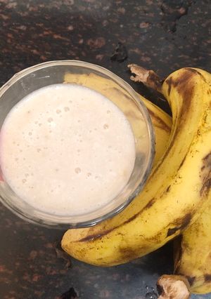 बनाना मिल्क शेक(banana milkshake recipe in hindi) रेसिपी मुख्य फोटो