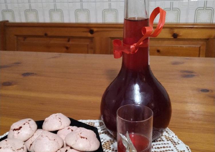 Step-by-Step Guide to Prepare Veloce Liquore di lamponi rossi fatto in casa