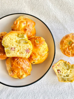 Une photo de Mini cakes jambon olives