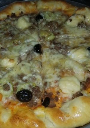 صورة لوصفة عجينة بيتزا هشة وخفيفة