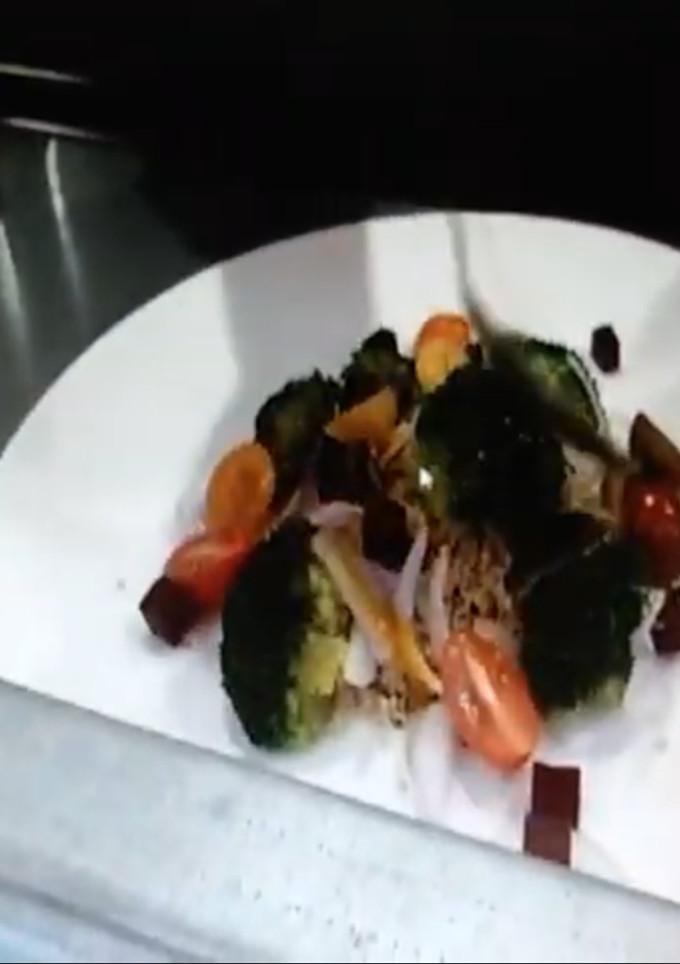 Una foto de Ensalada de quinoa con cúrcuma para dietas de adelgazamiento