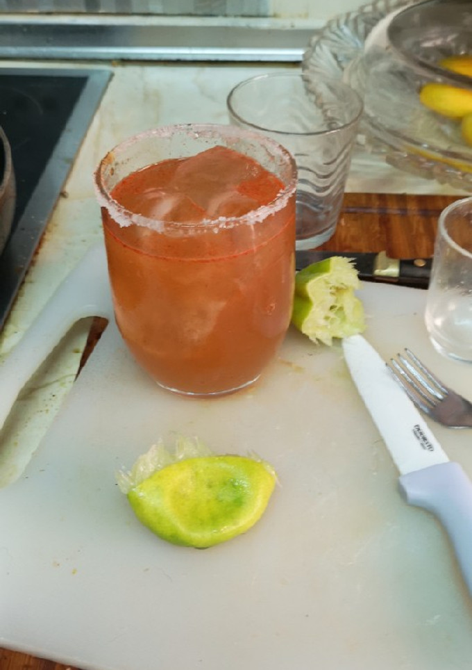Una foto de Michelada (cerveza picante)