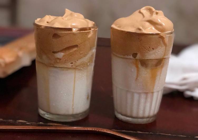Bagaimana Menyiapkan Dalgona coffee Anti Gagal