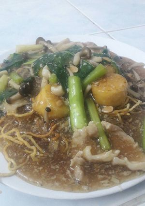 รูปของ ราดหน้าหมี่กอบหมูดึ่ง