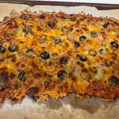 A picture of Chicken crust pizza.