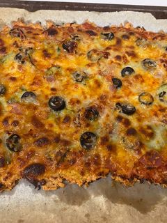A picture of Chicken crust pizza.