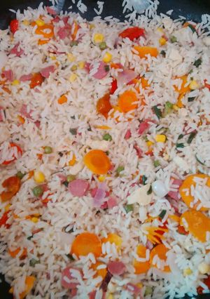 A picture of Chinese fried rice.