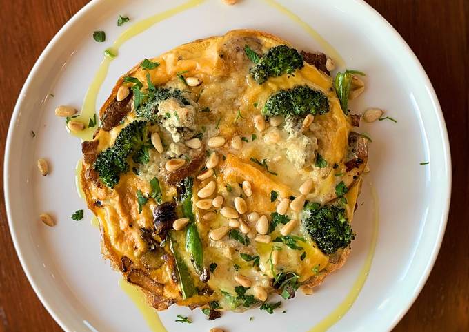 Omelette, mushroom, broccoli & soft Gorgonzola