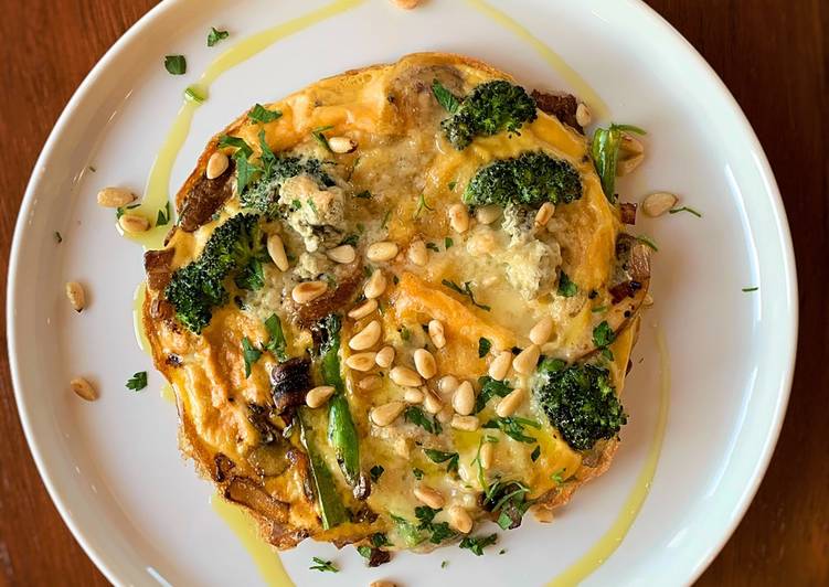 Recipe of Quick Omelette, mushroom, broccoli & soft Gorgonzola