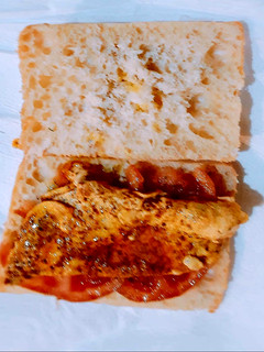 Una foto de Tortilla de claras con semillas de chía, ajo y especias