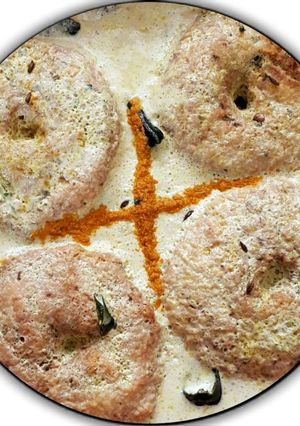 A picture of Dahi Vada.