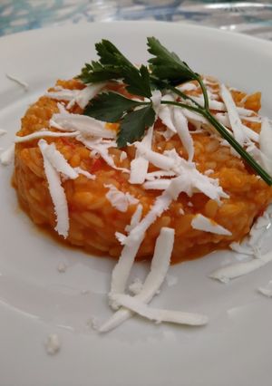 Foto di Riso fiori di zucca, pomodorini ciliegino e ricotta salata